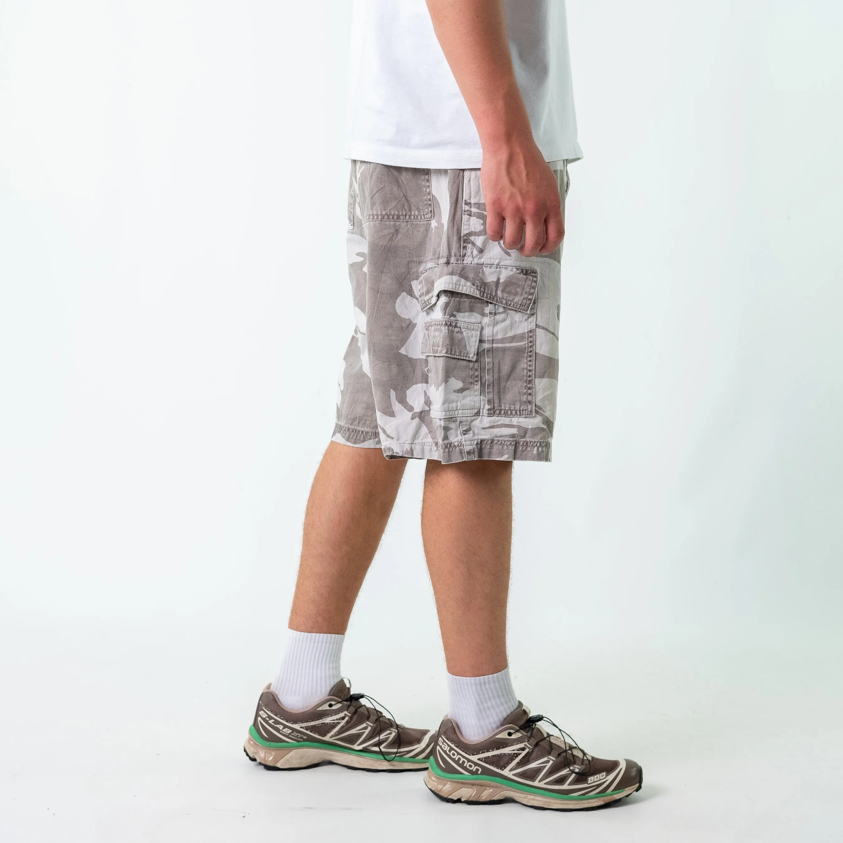Light Grey 90s Wrangler Woven Cargo Shorts (40)