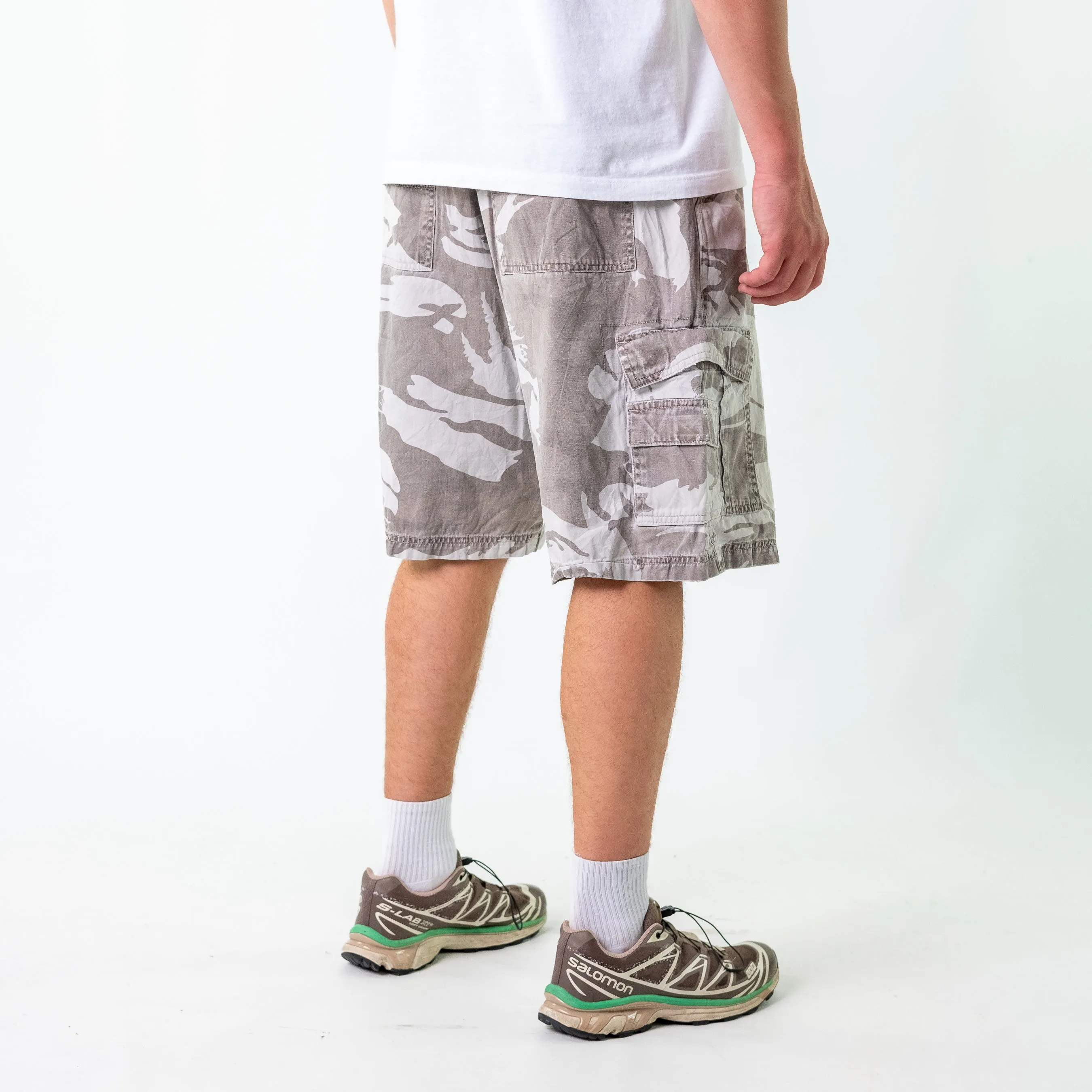 Light Grey 90s Wrangler Woven Cargo Shorts (40)