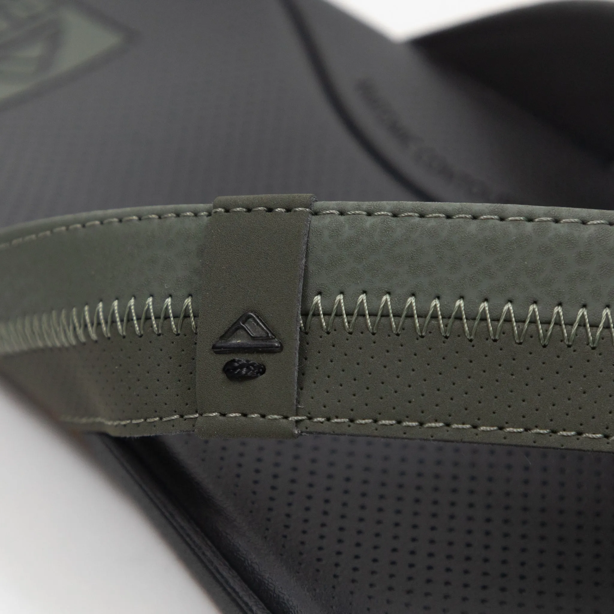 REEF REEF Cushion Phantom 2.0 Sandals in GREEN & BLACK